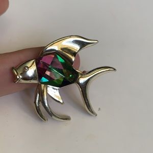 Vintage Sarah Coventry fish brooch in silver tone